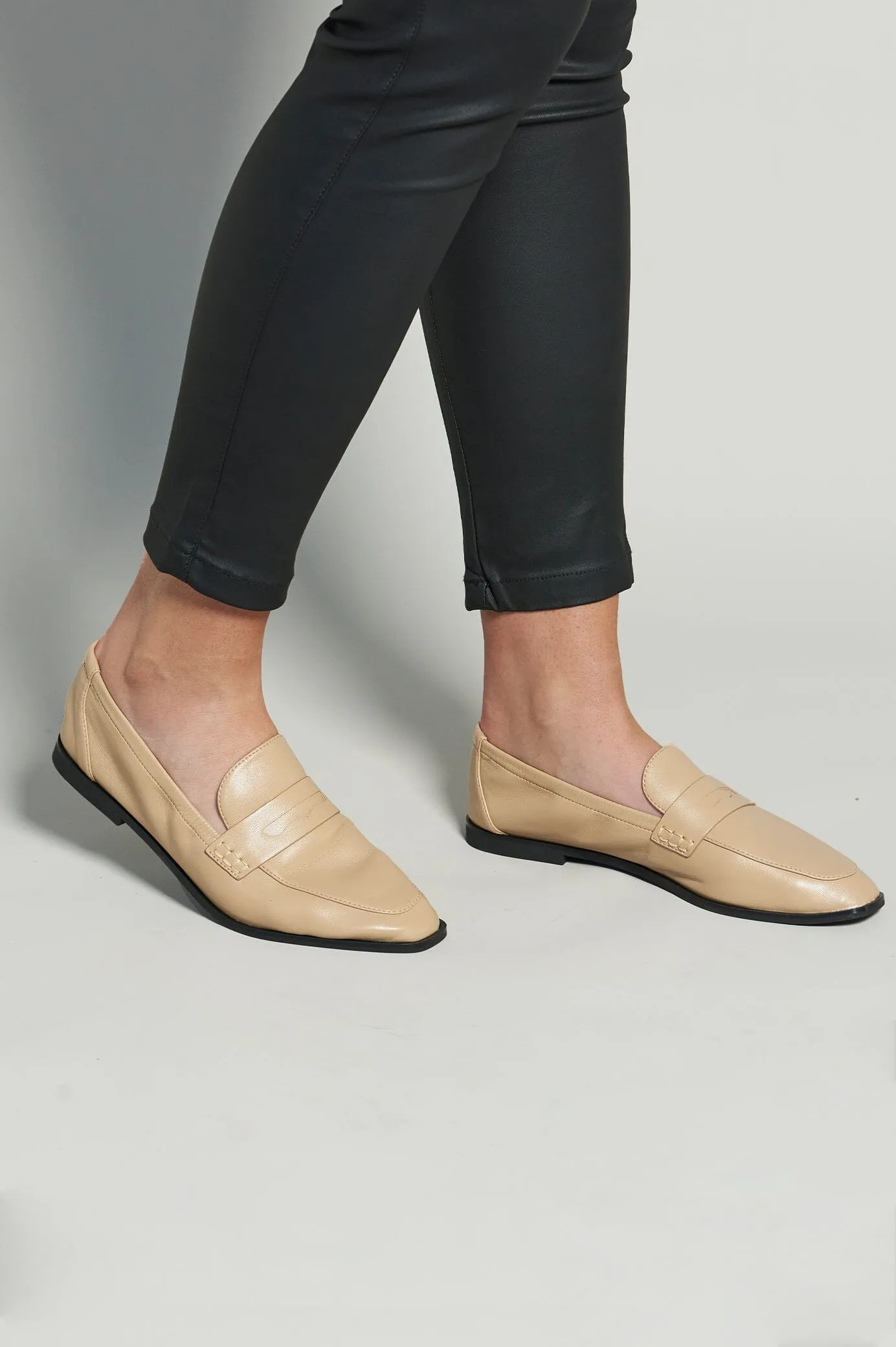 Fiora Loafers Beige