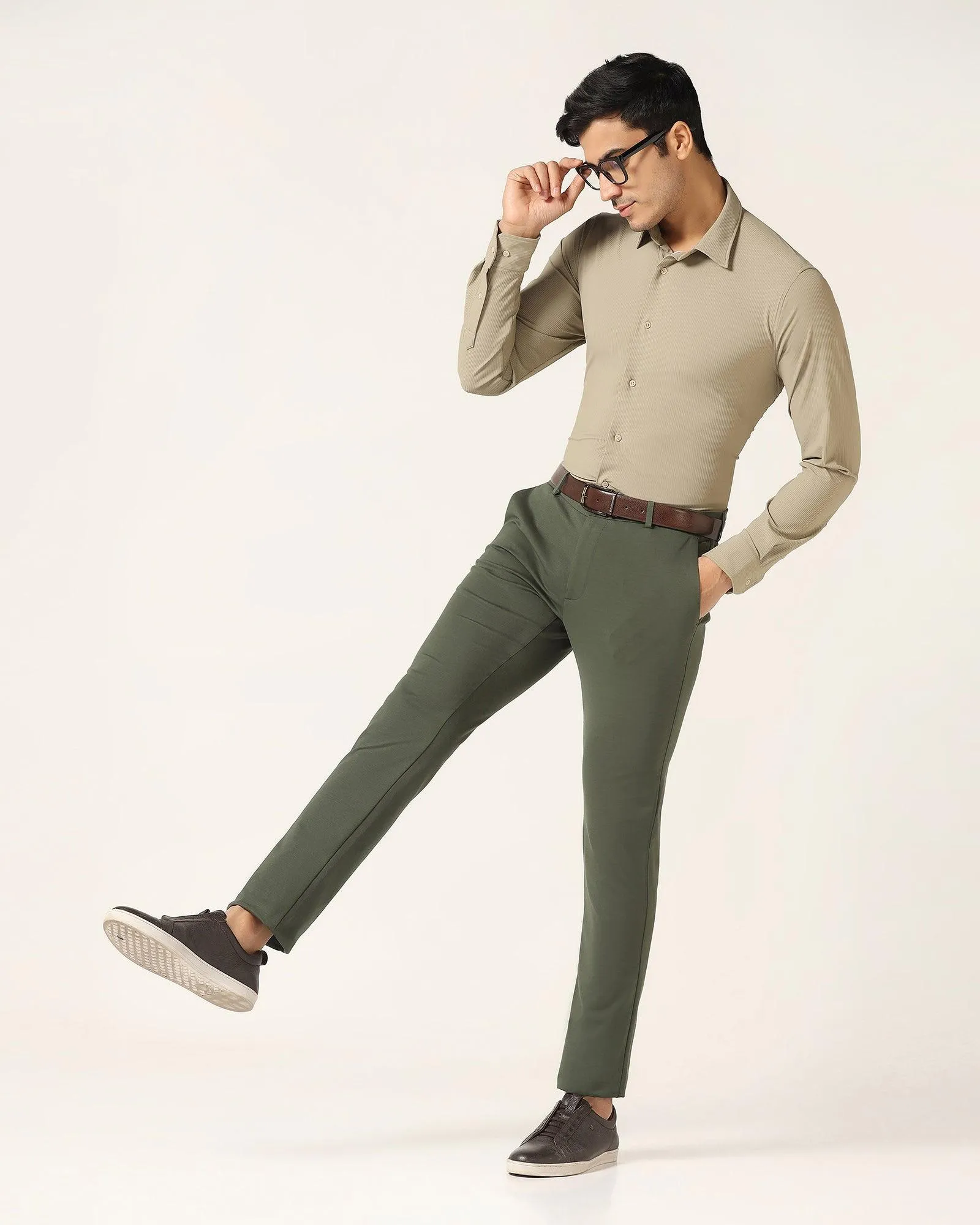 TechPro Slim Fit B-91 Casual Dark Olive Solid Khakis - Ziea